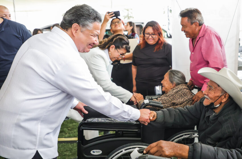  Menchaca refrenda su compromiso con San Agustín Tlaxiaca