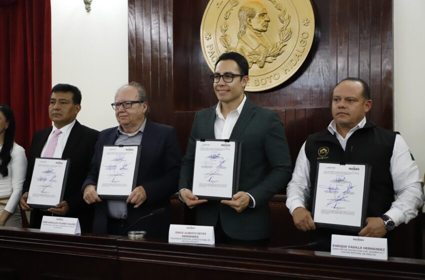  Pachuca firma convenio con la Secretaría de Agricultura federal para el control de enjambres de abejas