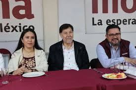  Senador Gerardo Fernández Noroña recibe una cálida bienvenida en el Congreso para presentar el tema sobre la democratización de elección al nuevo Poder Judicial