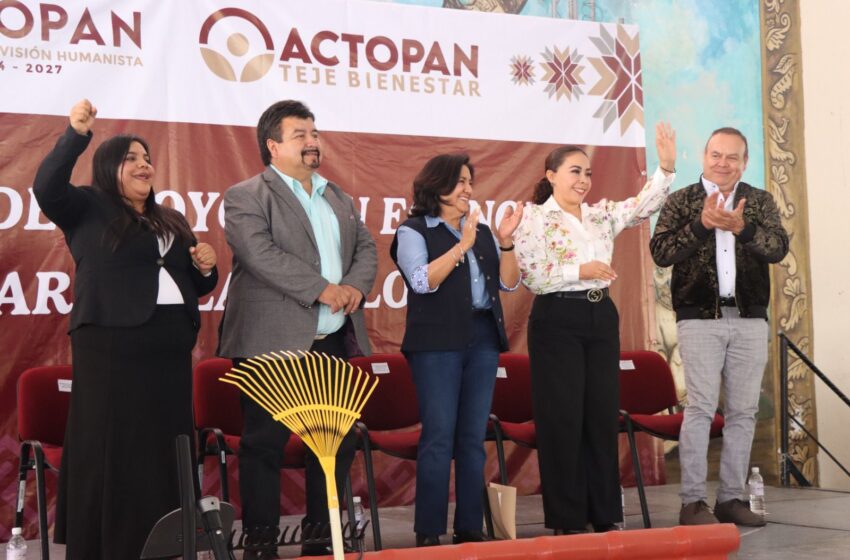  Entrega de apoyos beneficia a más de 300 familias