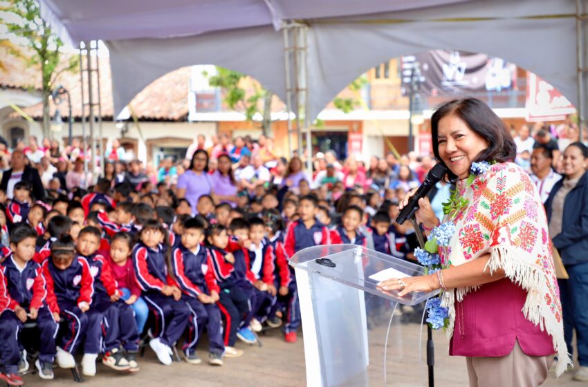  Entrega DIF Hidalgo juguetes y sillas de ruedas en Acaxochitlán