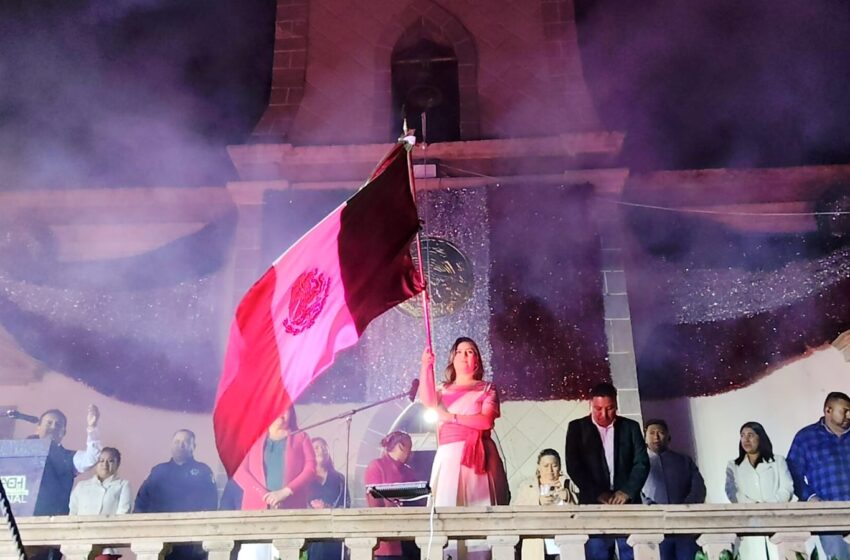  Con gallardía y civismo Karla Montserrat, conmemora el Grito de Independencia